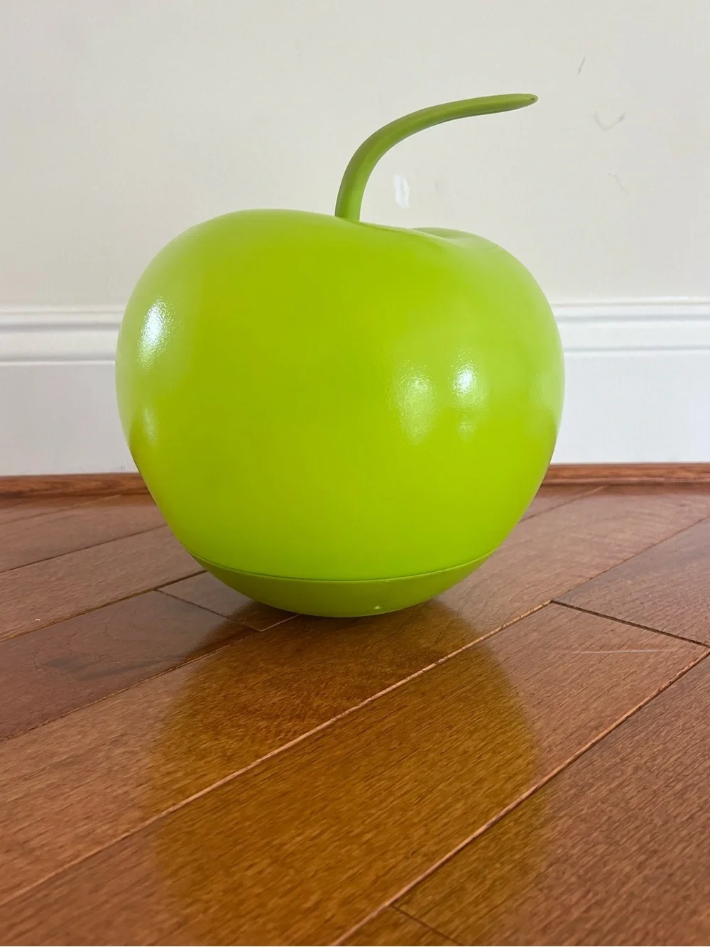 Green Apple Solar LED Lamp - rare!